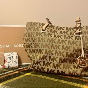 Michael Kors Signature Canvas Jet Set Tote Khaki Brown Handbag